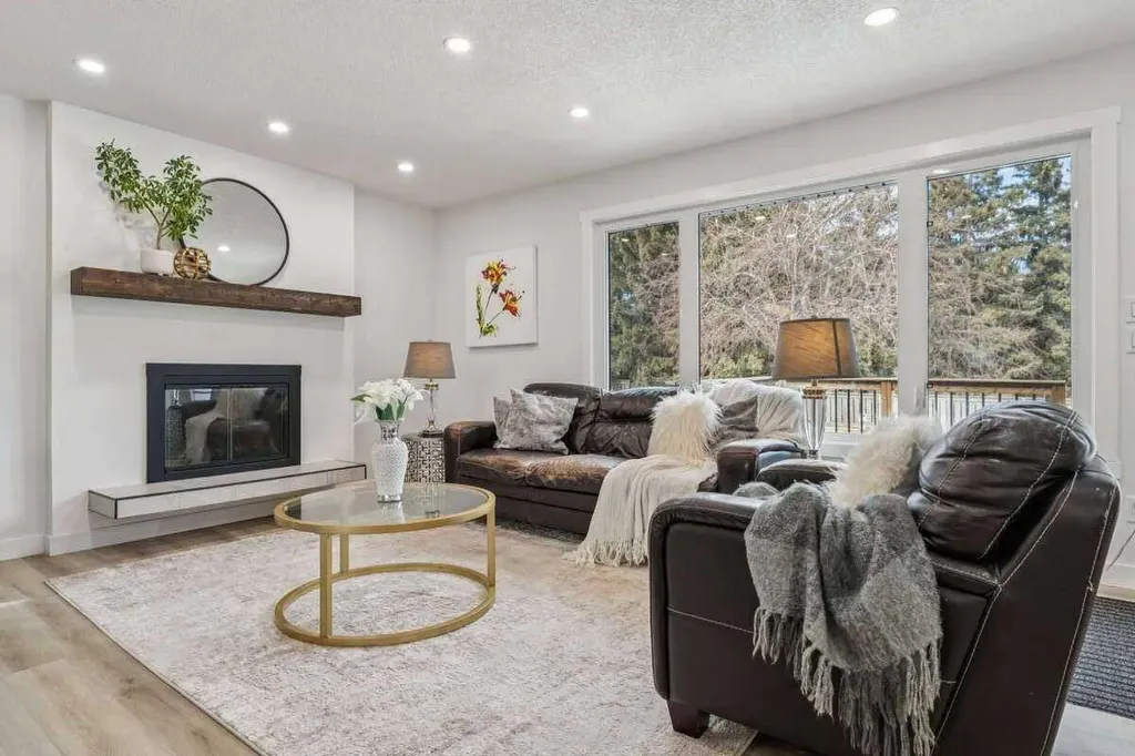 15 Brookmere Place SW Calgary AB T2W 2P5