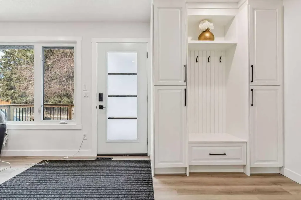 15 Brookmere Place SW Calgary AB T2W 2P5