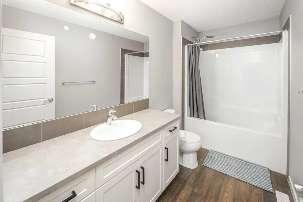 80 Howse Manor NE Calgary AB T3P 0X2