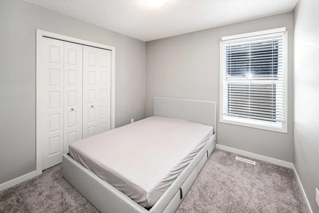 80 Howse Manor NE Calgary AB T3P 0X2