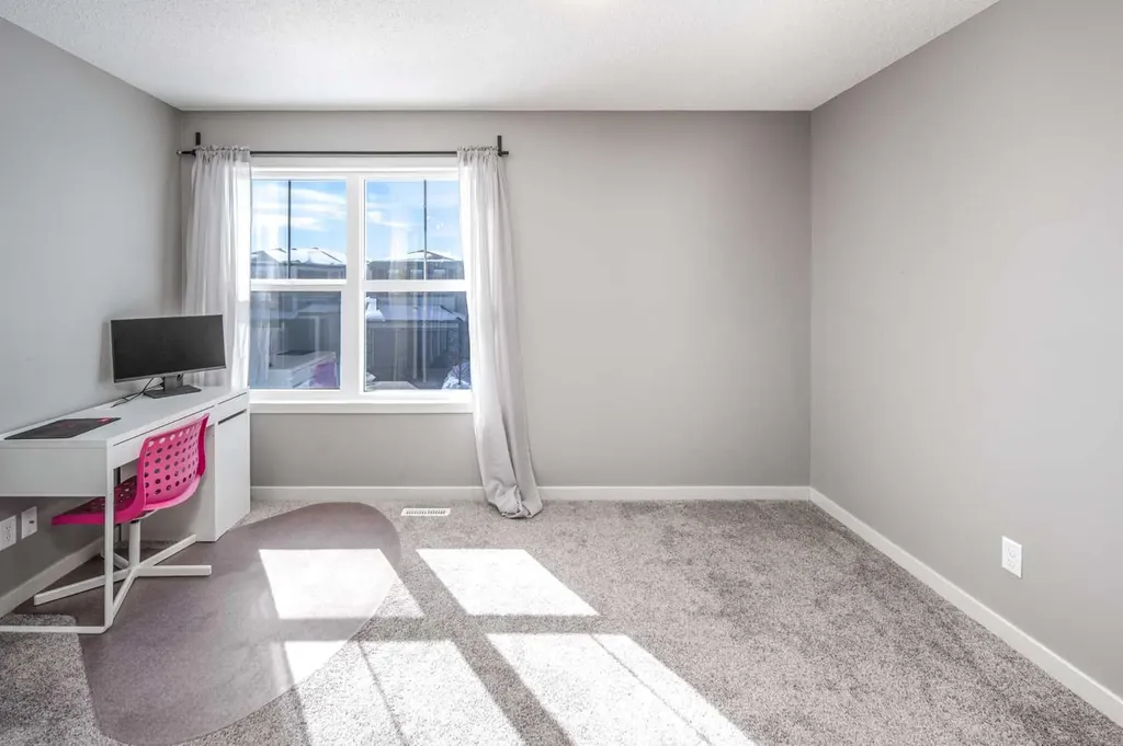 80 Howse Manor NE Calgary AB T3P 0X2