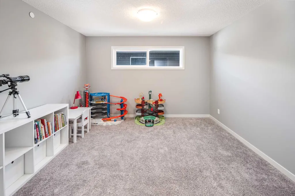 80 Howse Manor NE Calgary AB T3P 0X2