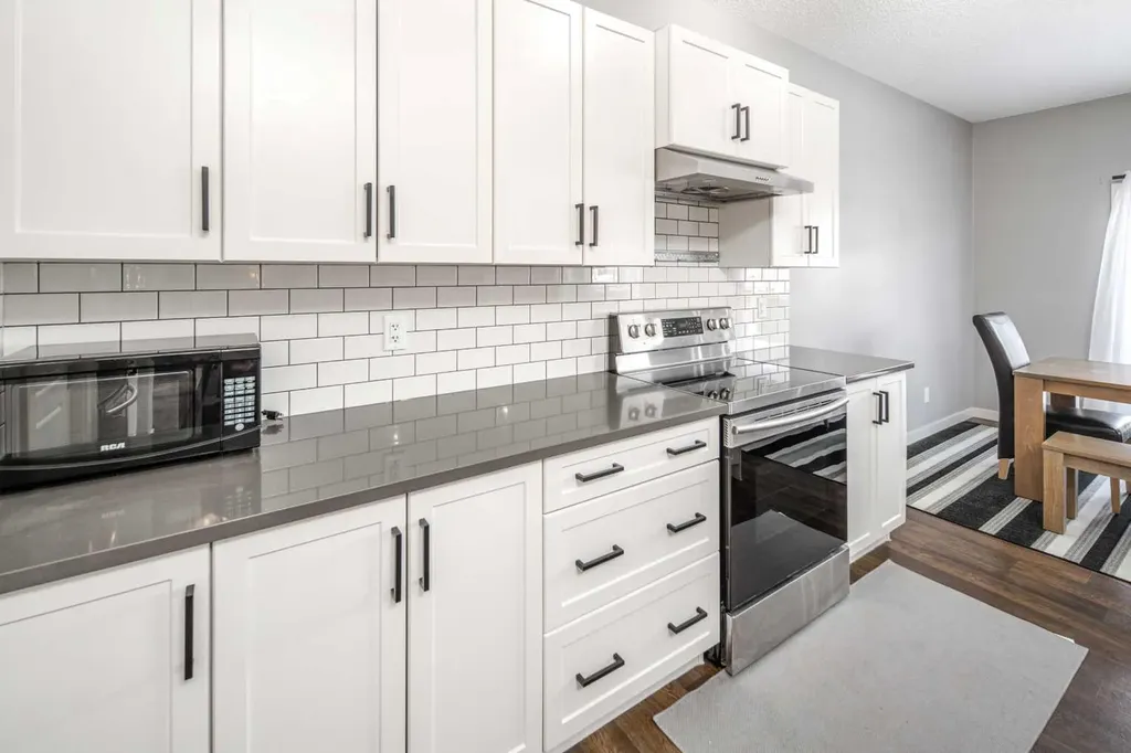 80 Howse Manor NE Calgary AB T3P 0X2