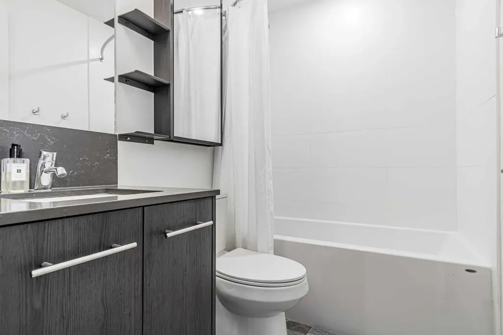 730 2 Avenue SW Calgary AB T2P 1R8