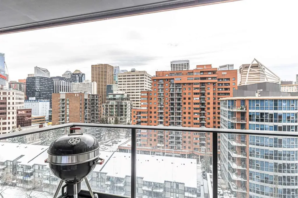 730 2 Avenue SW Calgary AB T2P 1R8