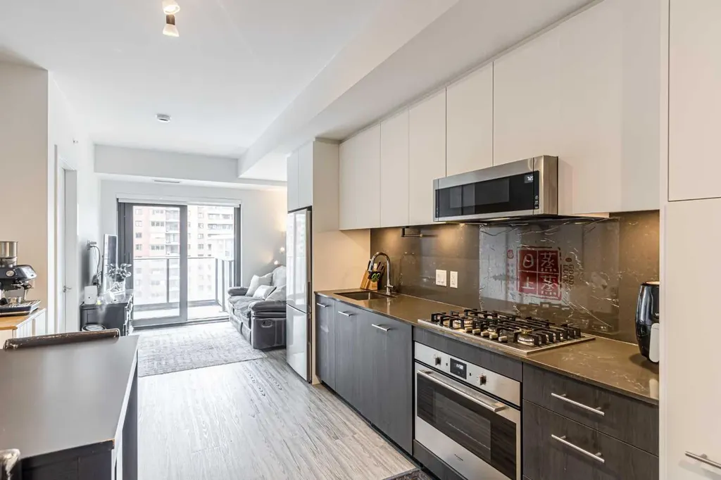 730 2 Avenue SW Calgary AB T2P 1R8