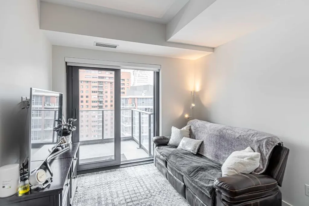 730 2 Avenue SW Calgary AB T2P 1R8