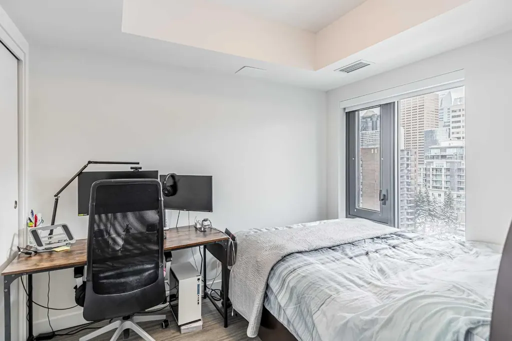 730 2 Avenue SW Calgary AB T2P 1R8