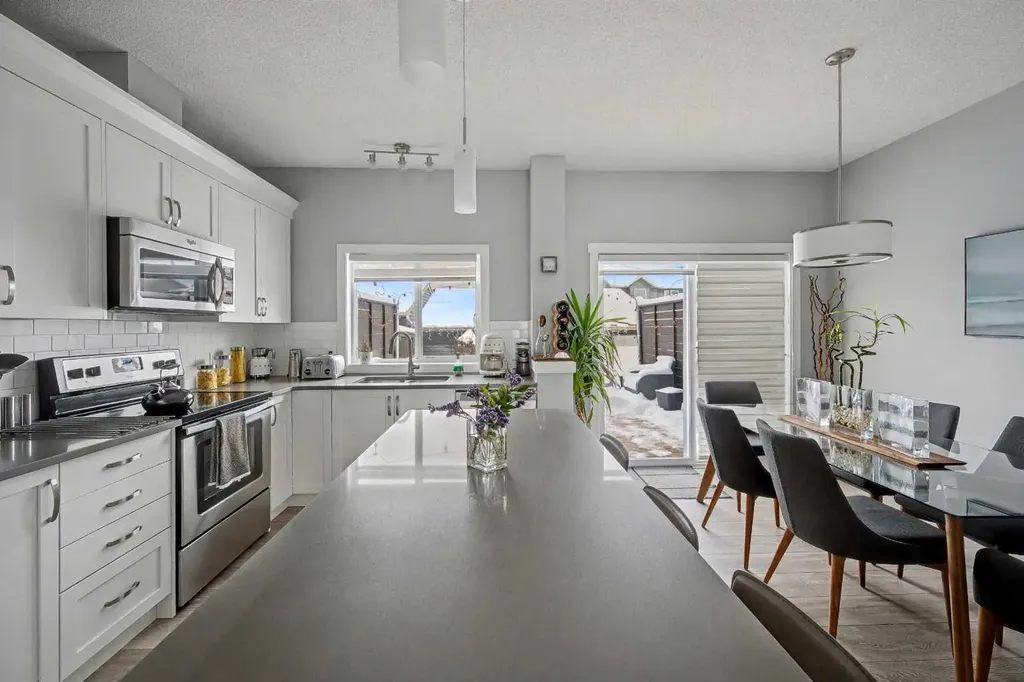 38 Sage Bluff Gate NW Calgary AB T3R 0Y9