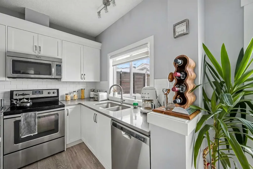 38 Sage Bluff Gate NW Calgary AB T3R 0Y9