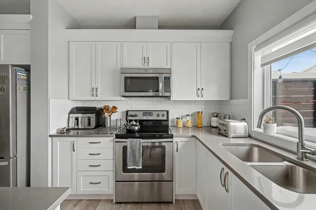 38 Sage Bluff Gate NW Calgary AB T3R 0Y9