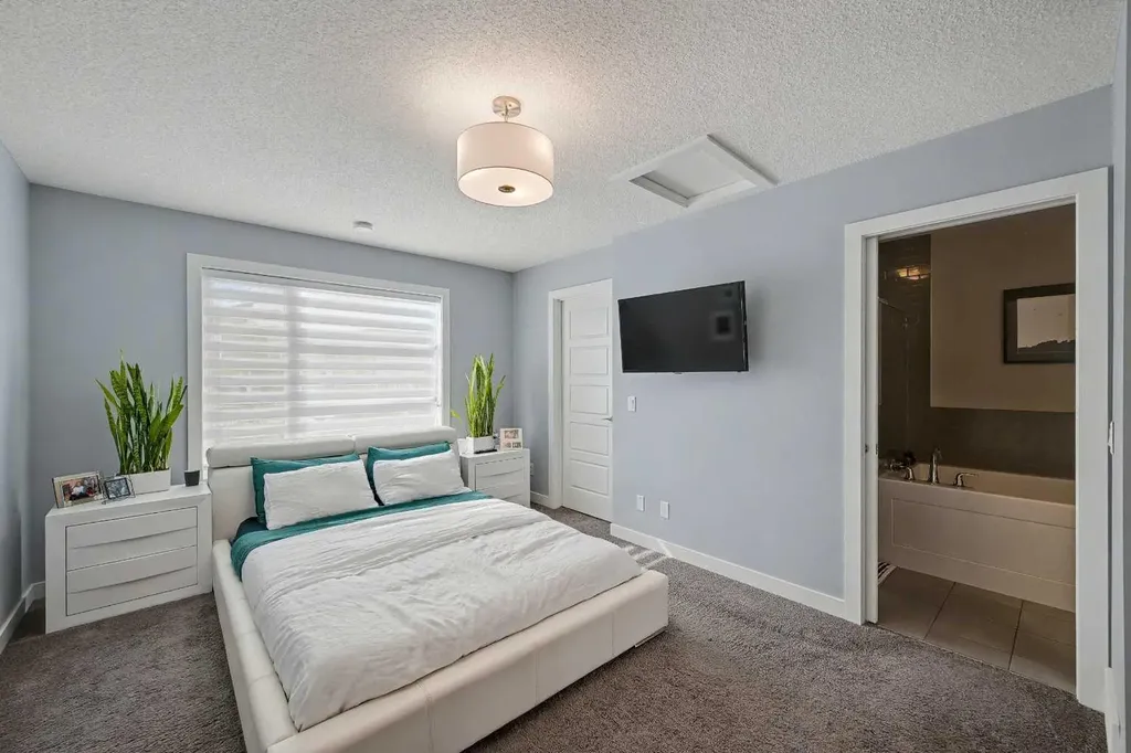 38 Sage Bluff Gate NW Calgary AB T3R 0Y9