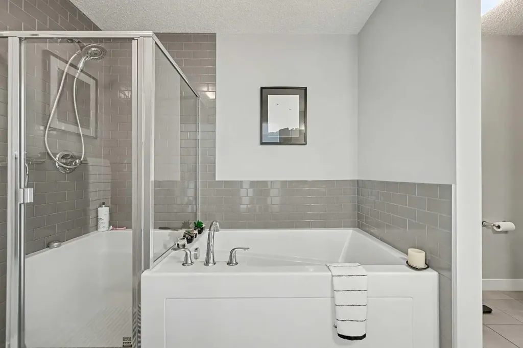 38 Sage Bluff Gate NW Calgary AB T3R 0Y9