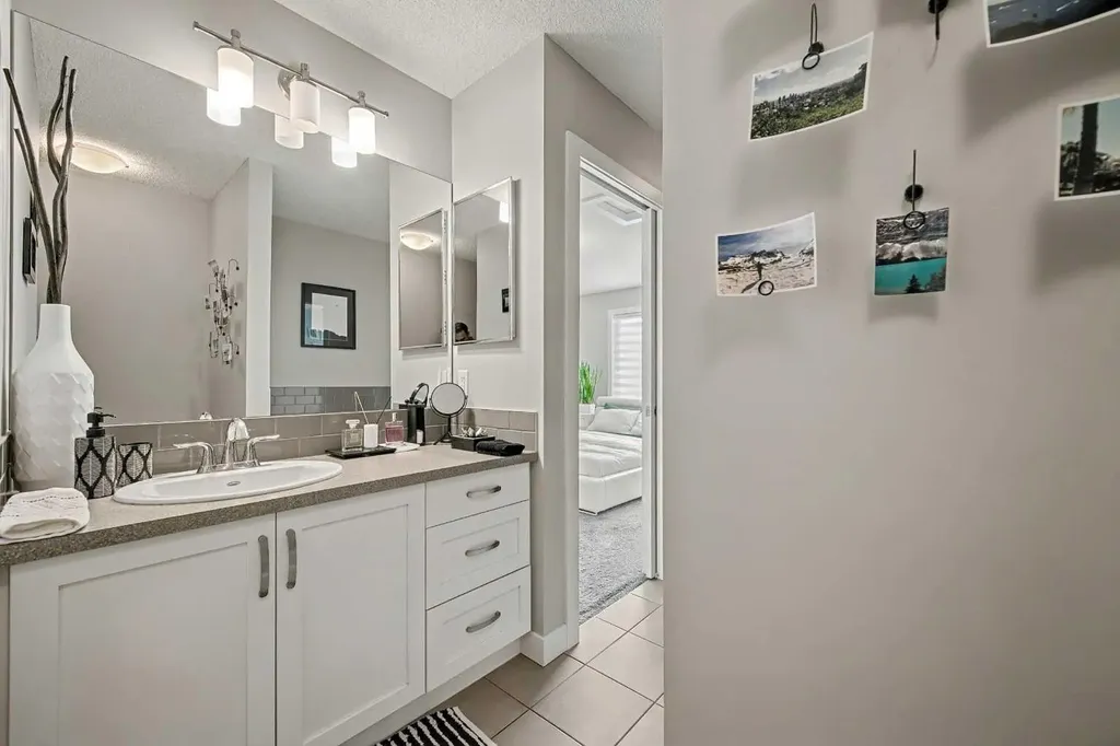 38 Sage Bluff Gate NW Calgary AB T3R 0Y9