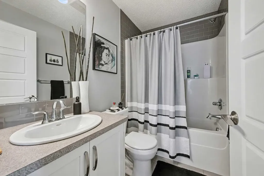38 Sage Bluff Gate NW Calgary AB T3R 0Y9