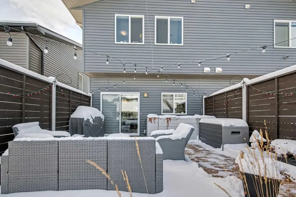 38 Sage Bluff Gate NW Calgary AB T3R 0Y9