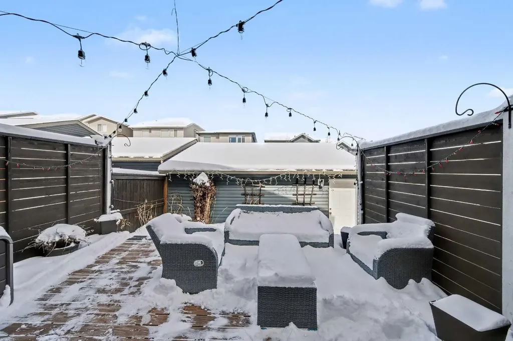 38 Sage Bluff Gate NW Calgary AB T3R 0Y9