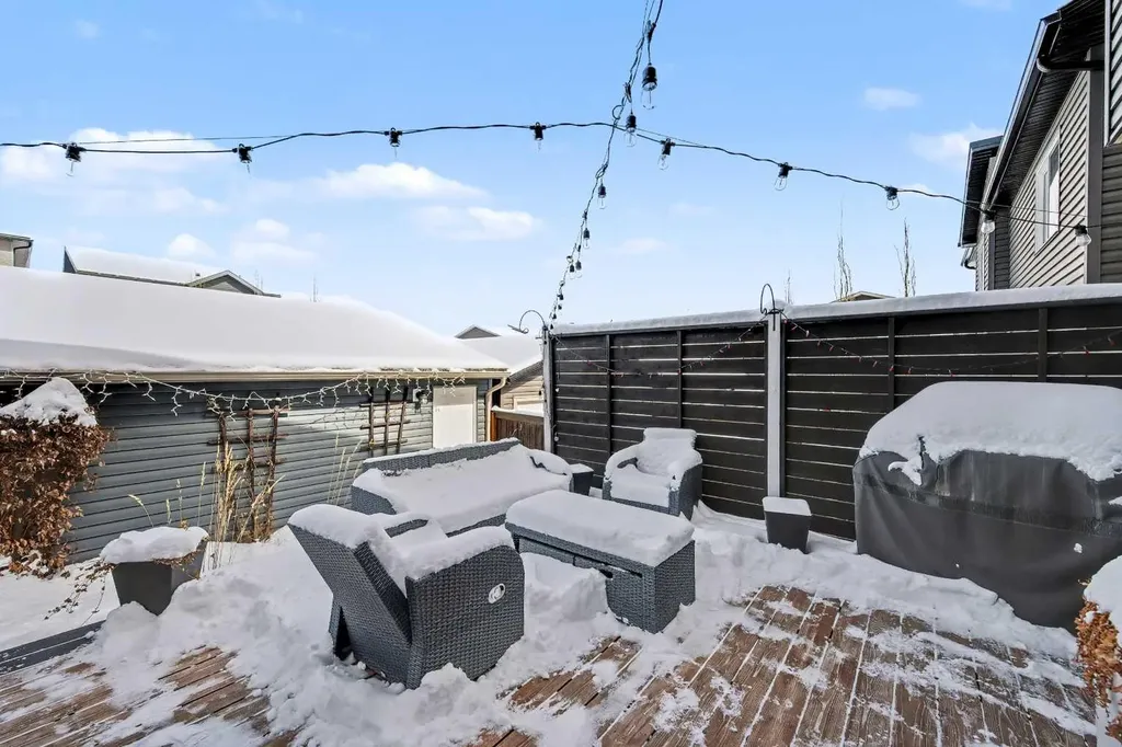 38 Sage Bluff Gate NW Calgary AB T3R 0Y9
