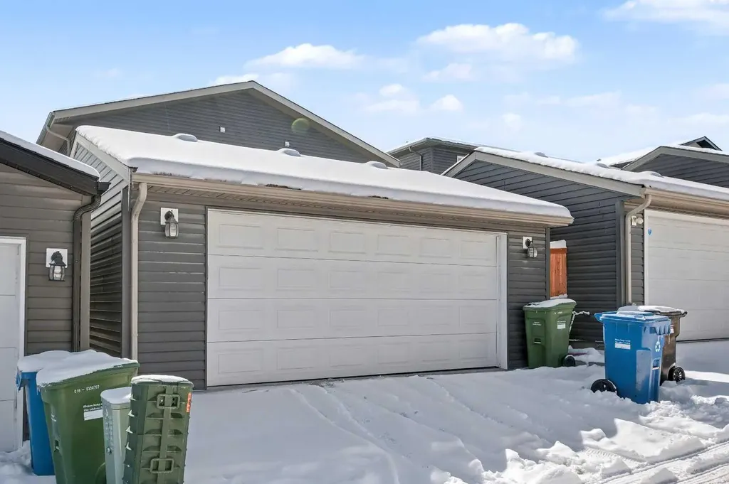 38 Sage Bluff Gate NW Calgary AB T3R 0Y9