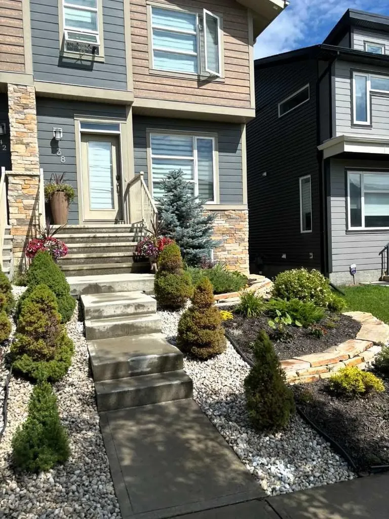 38 Sage Bluff Gate NW Calgary AB T3R 0Y9