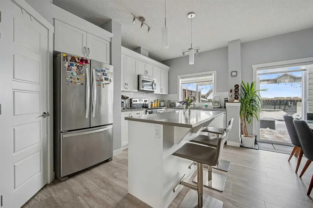 38 Sage Bluff Gate NW Calgary AB T3R 0Y9