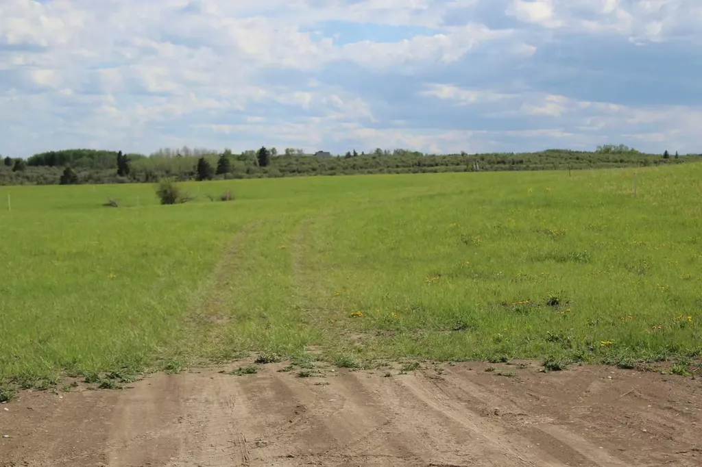 32079 Willow Way Rural Rocky View County AB T4C 2Y4