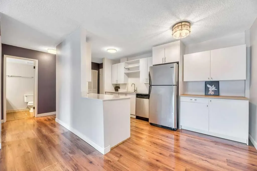 507 57 Avenue SW Calgary AB T2Y 0H2