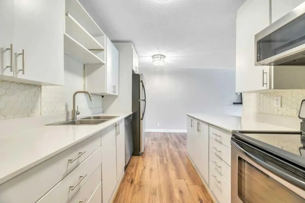 507 57 Avenue SW Calgary AB T2Y 0H2