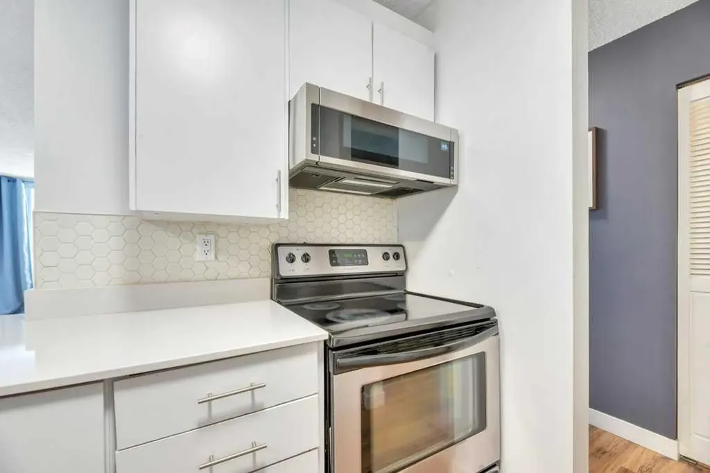 507 57 Avenue SW Calgary AB T2Y 0H2
