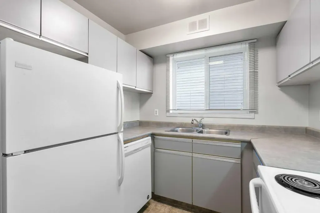 1720 13 Street SW Calgary AB T2T 3P4