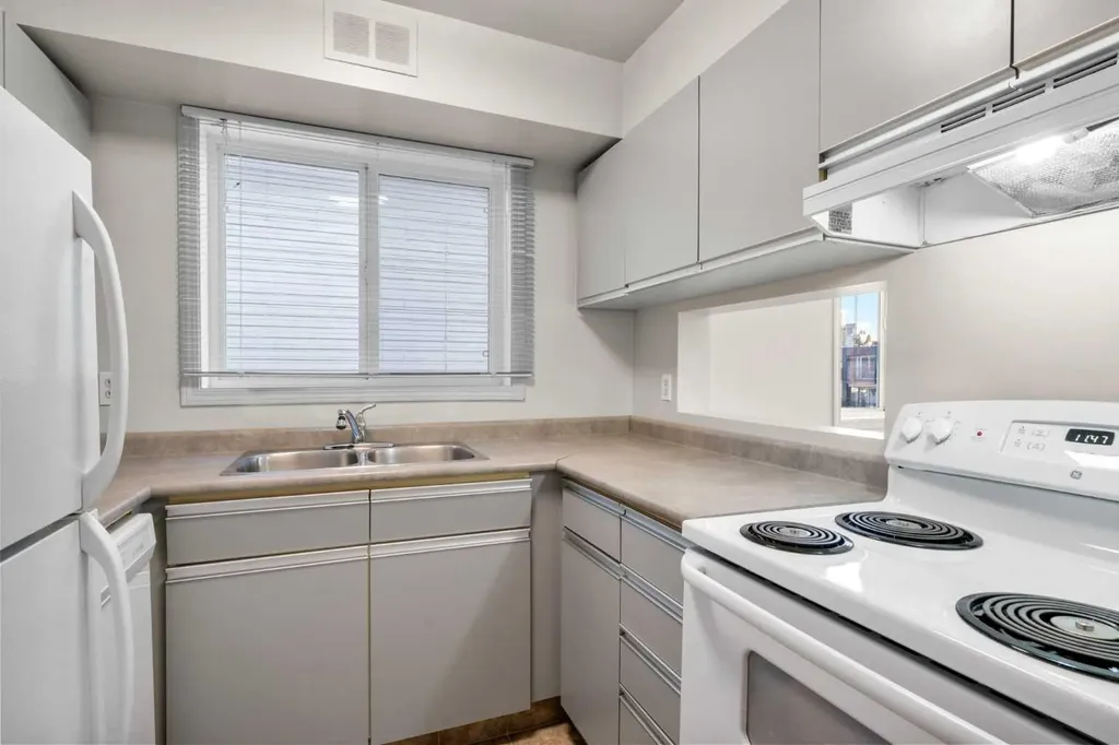1720 13 Street SW Calgary AB T2T 3P4