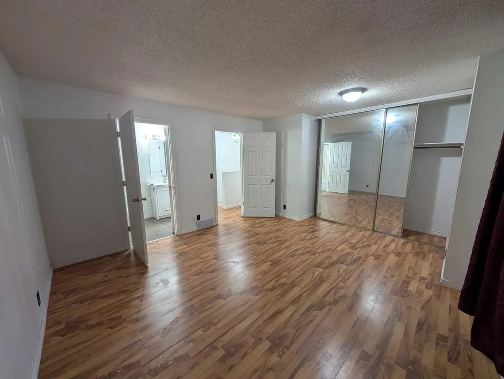 114 Castledale Way NE Calgary AB T3J 2A2