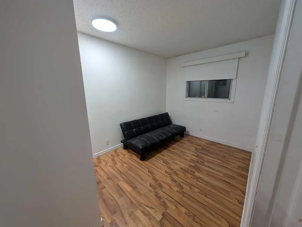 114 Castledale Way NE Calgary AB T3J 2A2