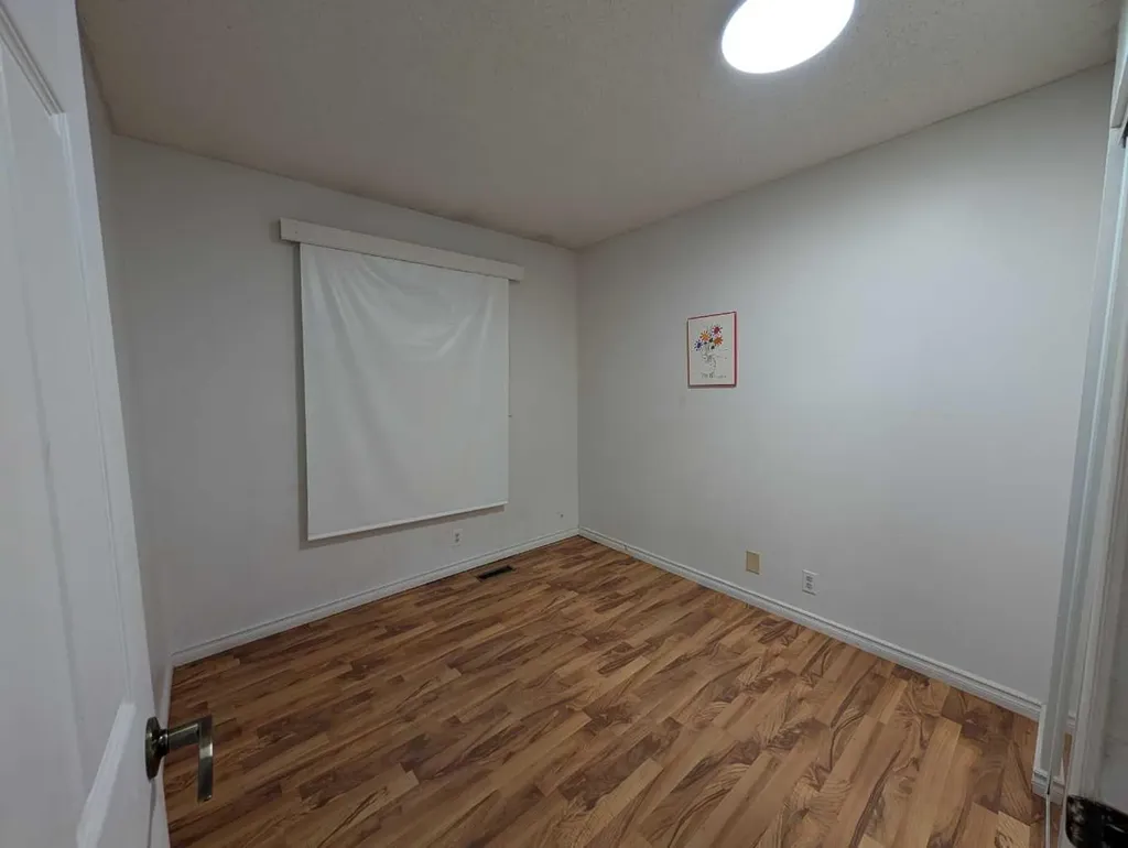114 Castledale Way NE Calgary AB T3J 2A2