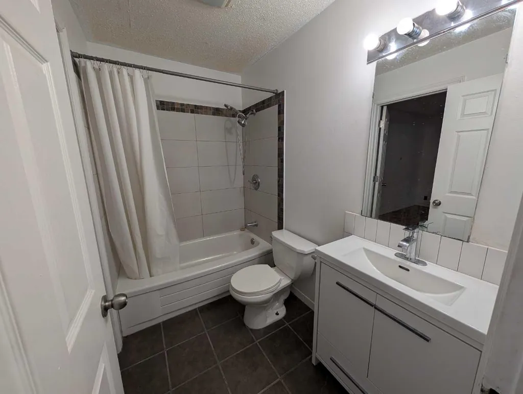 114 Castledale Way NE Calgary AB T3J 2A2