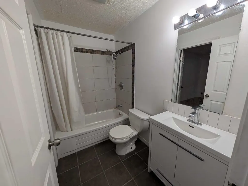 114 Castledale Way NE Calgary AB T3J 2A2