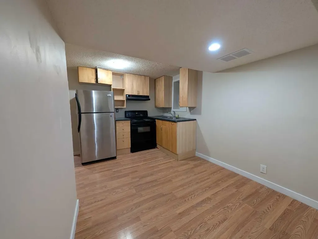 114 Castledale Way NE Calgary AB T3J 2A2