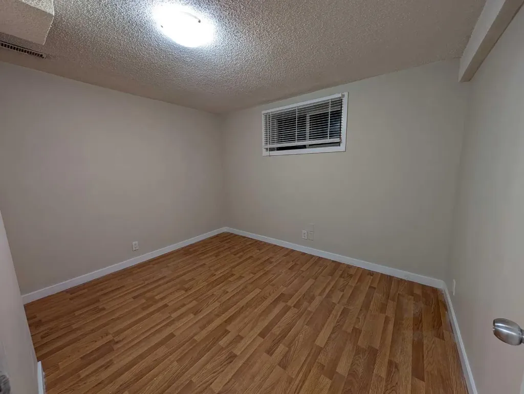 114 Castledale Way NE Calgary AB T3J 2A2