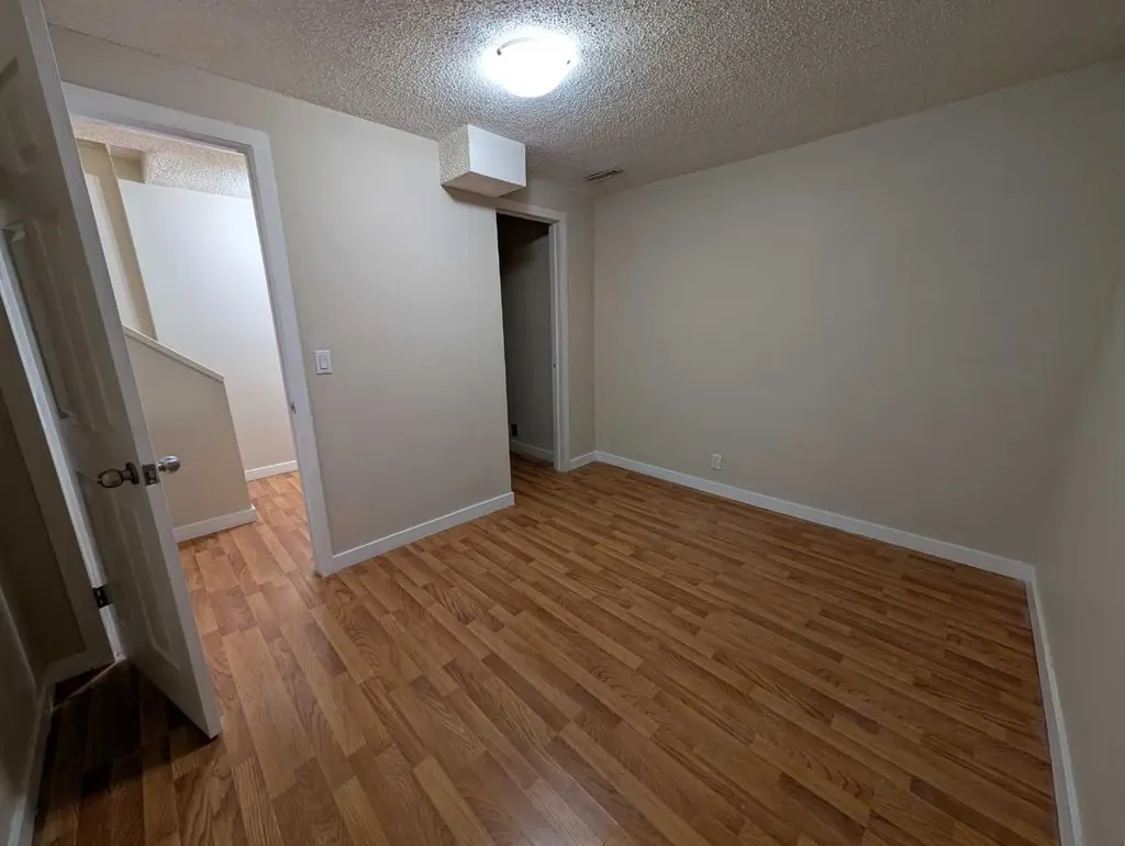 114 Castledale Way NE Calgary AB T3J 2A2