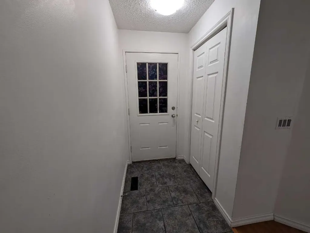 114 Castledale Way NE Calgary AB T3J 2A2