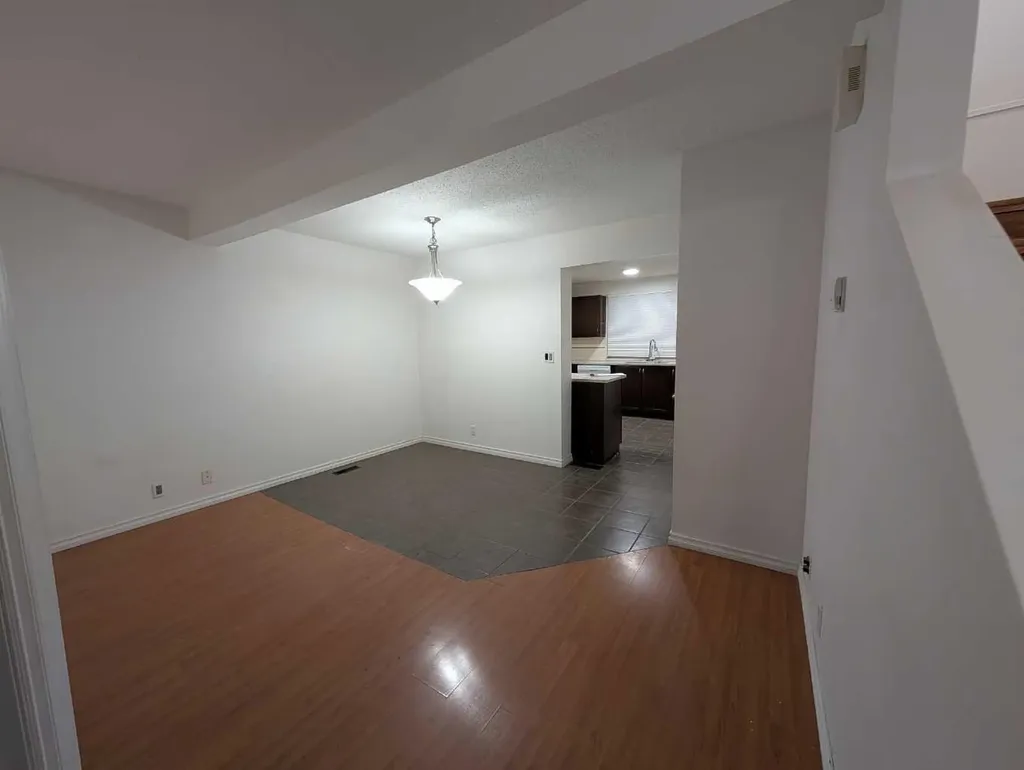 114 Castledale Way NE Calgary AB T3J 2A2