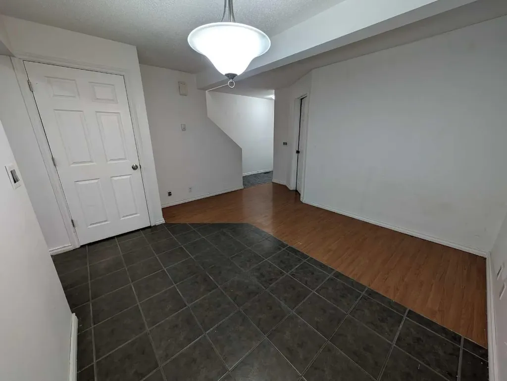 114 Castledale Way NE Calgary AB T3J 2A2