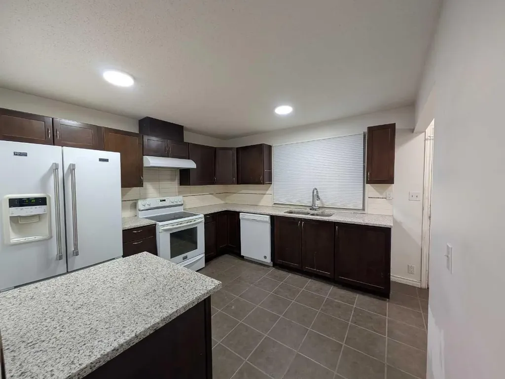 114 Castledale Way NE Calgary AB T3J 2A2