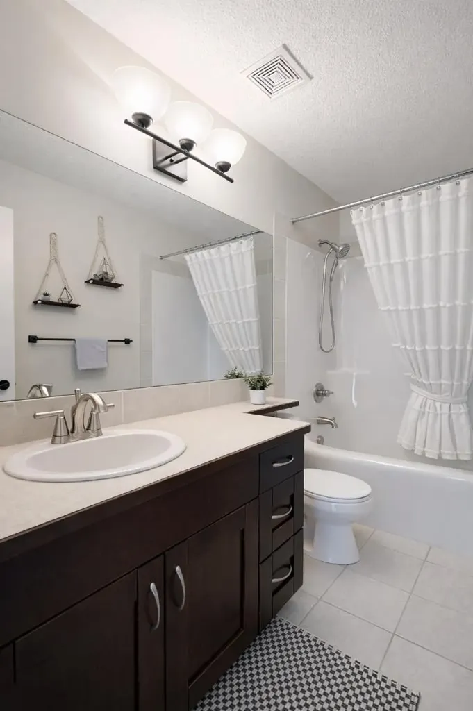 86 Muirfield Boulevard Lyalta AB T0J 1Y1