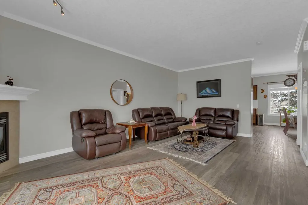 10 West Cedar Rise SW Calgary AB T3H 5G8