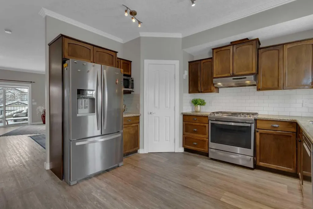 10 West Cedar Rise SW Calgary AB T3H 5G8