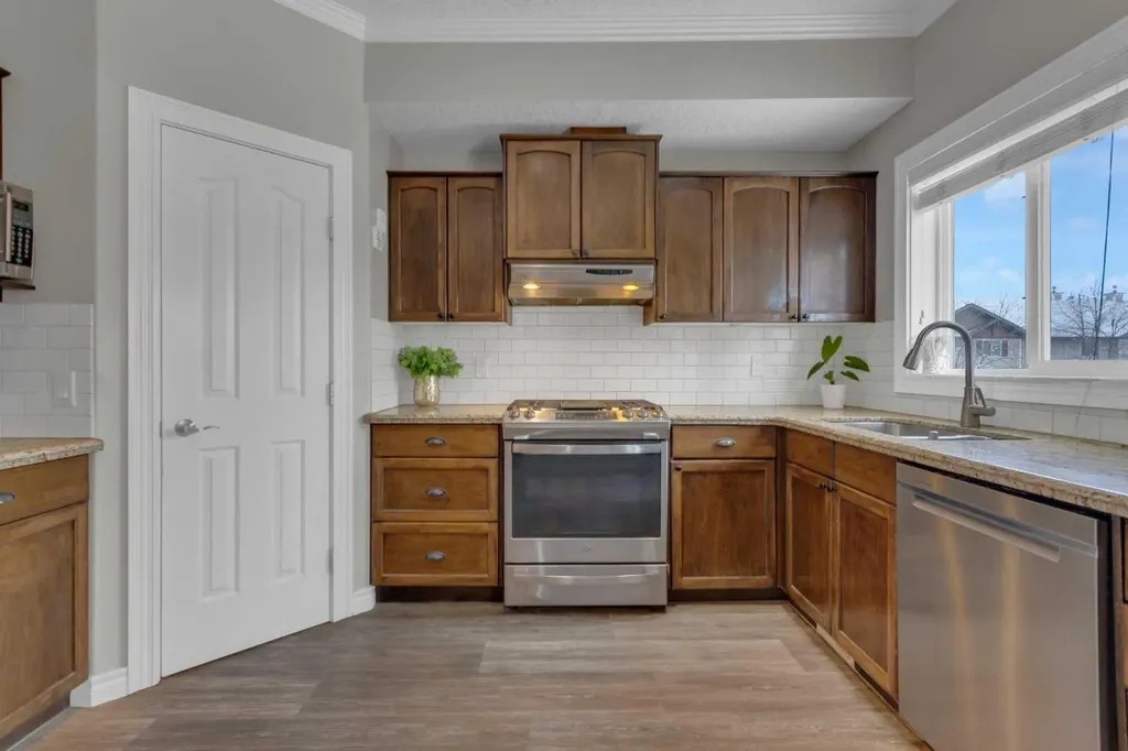 10 West Cedar Rise SW Calgary AB T3H 5G8