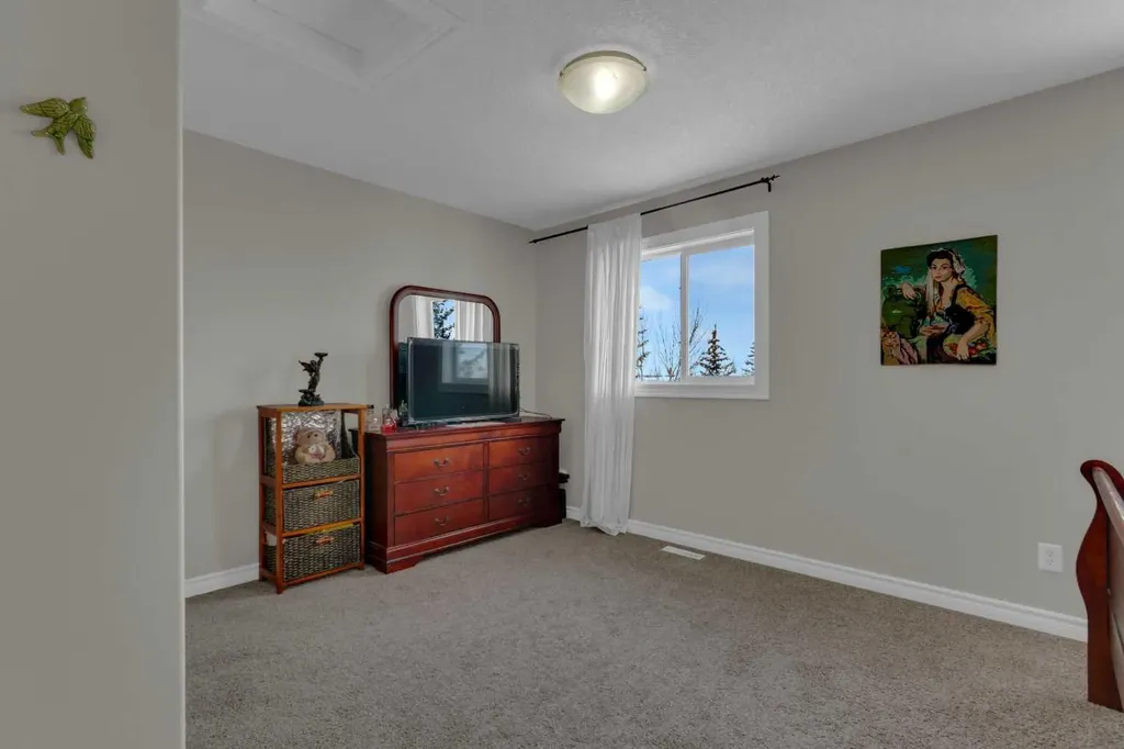10 West Cedar Rise SW Calgary AB T3H 5G8