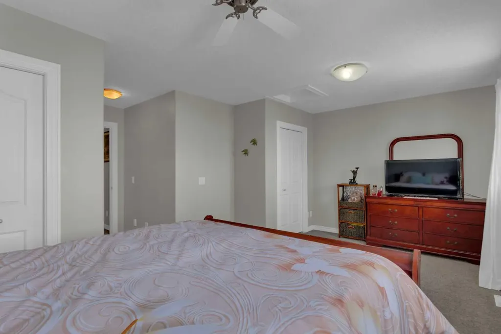 10 West Cedar Rise SW Calgary AB T3H 5G8