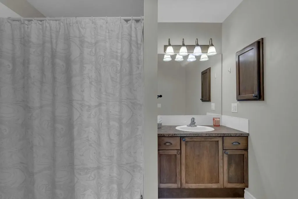 10 West Cedar Rise SW Calgary AB T3H 5G8